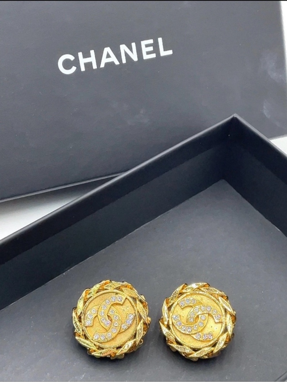 CHANEL Vintage Coco Mark Round 23GP Rhinestone 29.29g Clip Earrings